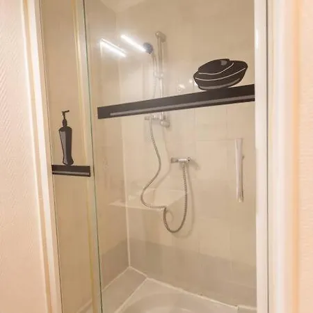 Avenue Republique La Aux Pieds Des Volcans Au Calme *